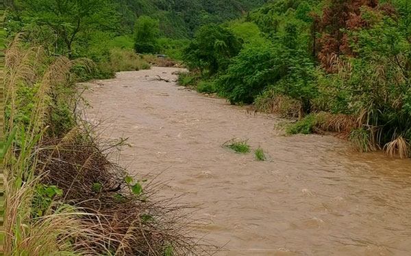 農村下雨后水渾濁要處理成飲用水用哪種凈水設備